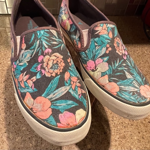 American Eagle Floral Canvas Slip Ons - Picture 2 of 6